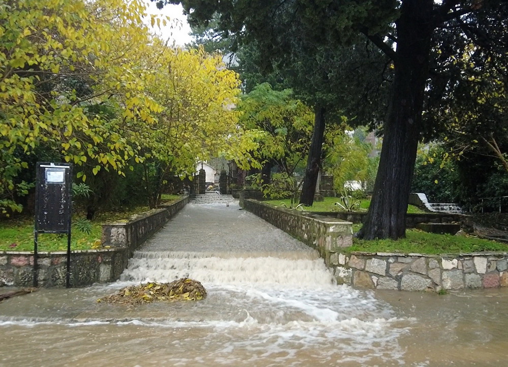 Tivat – obilna kiša stvorila dosta problema (VIDEO)