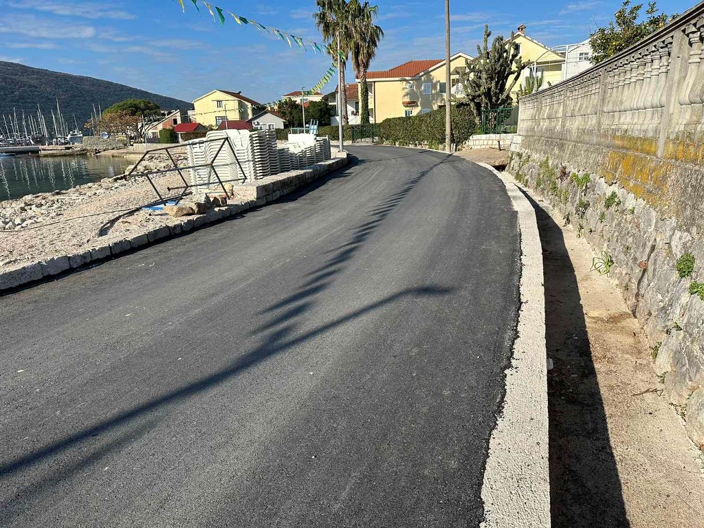 Opština H. Novi: Završena sanacija donjeg puta u Đenovićima i asfaltiranje ulica…