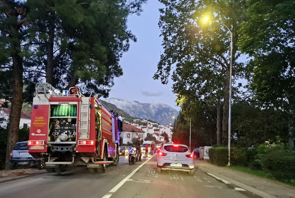 Za 24 sata 18 saobraćajnih nezgoda, u Kotoru tri, Tivtu dvije Za 24 sata 18 saobraćajnih nezgoda, u Kotoru tri, Tivtu dvije