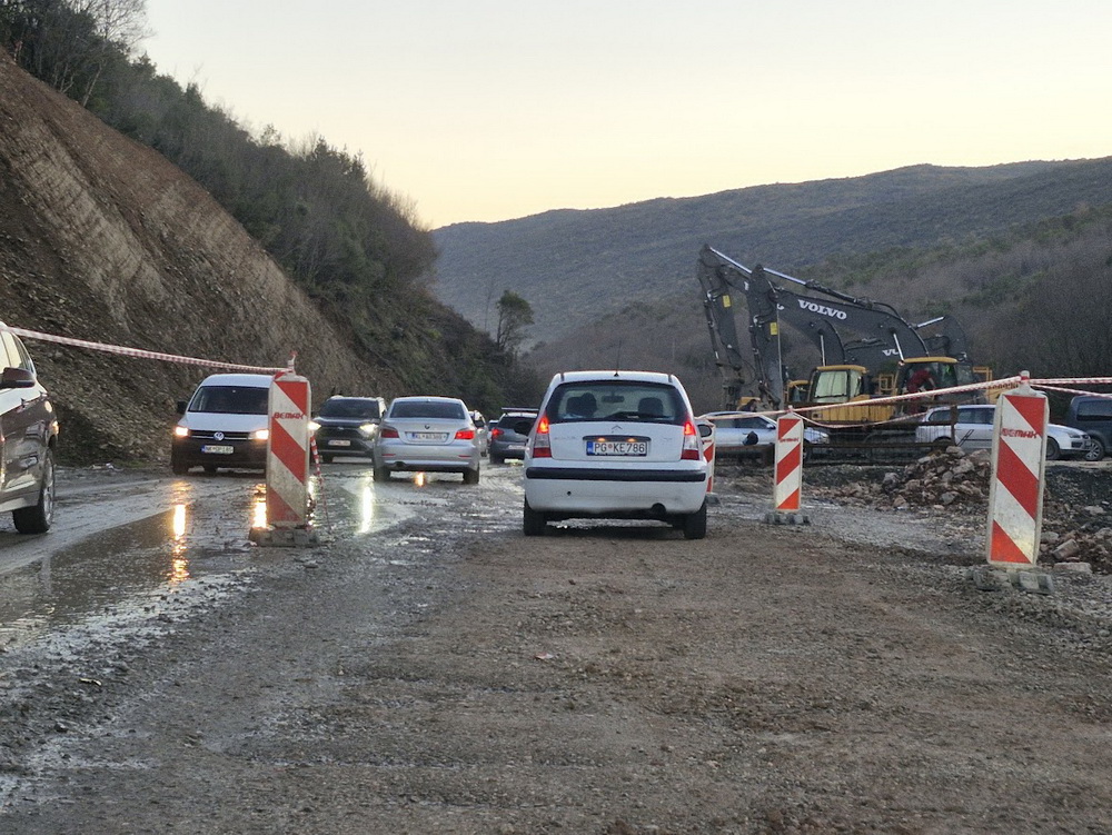 Radovi na rekonstrukciji puta Tivat – Jaz (Video)
