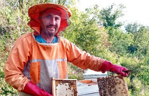 Dar našeg podneblja – Petar Cimbaljević iz Donje Sutvare uspješno proizvodi više vrsta meda