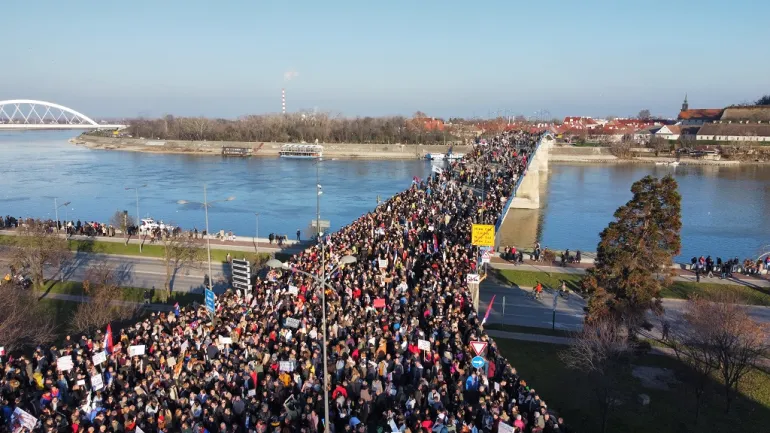 Veliki protesti u Novom Sadu, studenti će noć provesti na ulicama i u parkovima