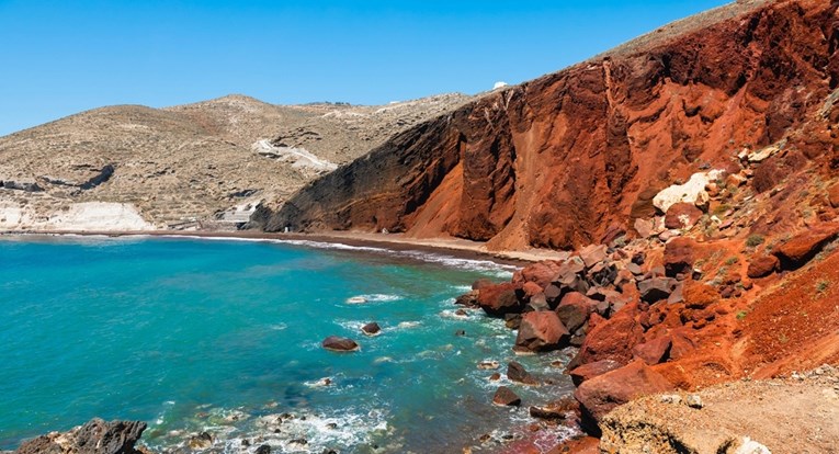 Potres uništio jednu od najpoznatijih plaža na Santoriniju (Video)