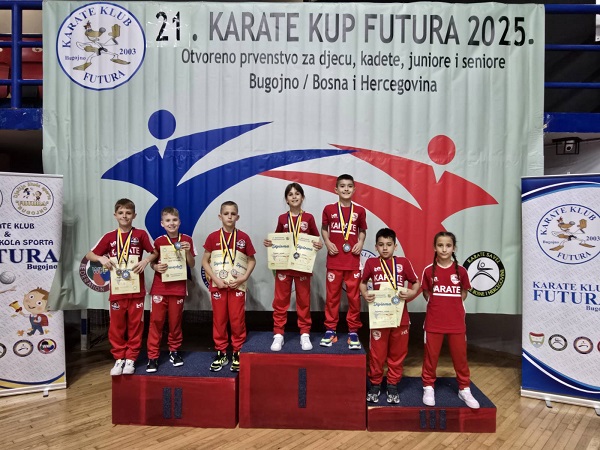 Mladim karatistima Kotora i Bijele 24 medalje na dva turnira Mladim karatistima Kotora i Bijele 24 medalje na dva turnira