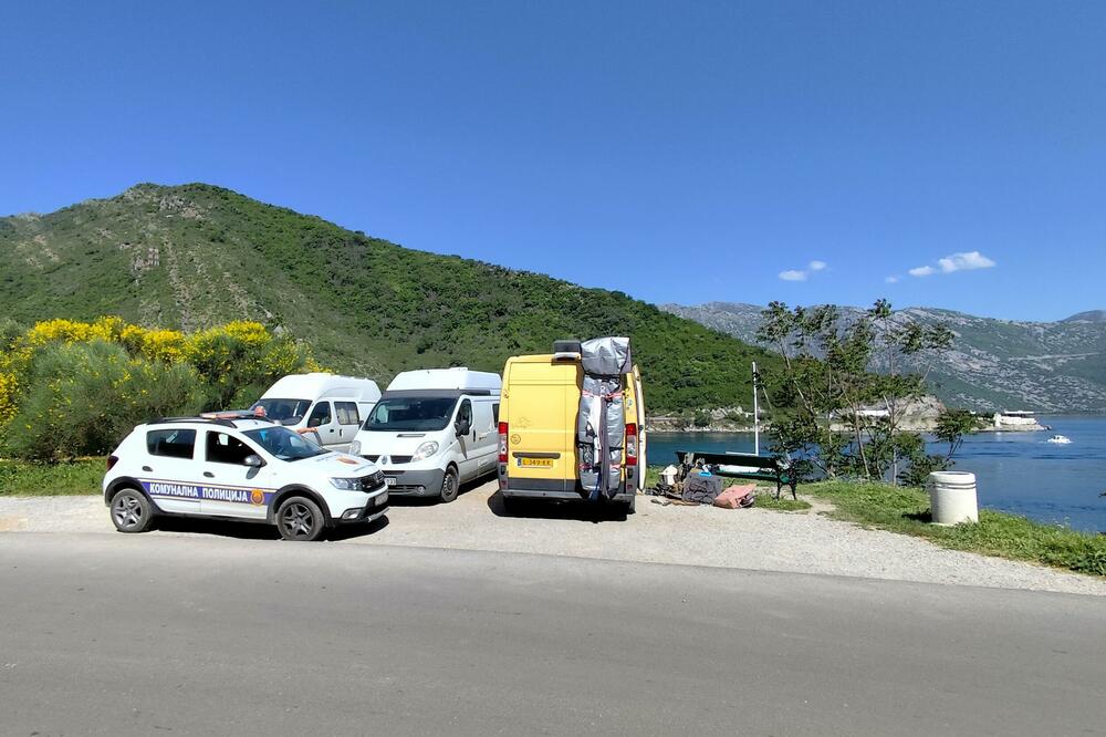Tivat – Kazne strancima zbog nedozvoljenog kampovanja u Verigama Tivat – Kazne strancima zbog nedozvoljenog kampovanja u Verigama