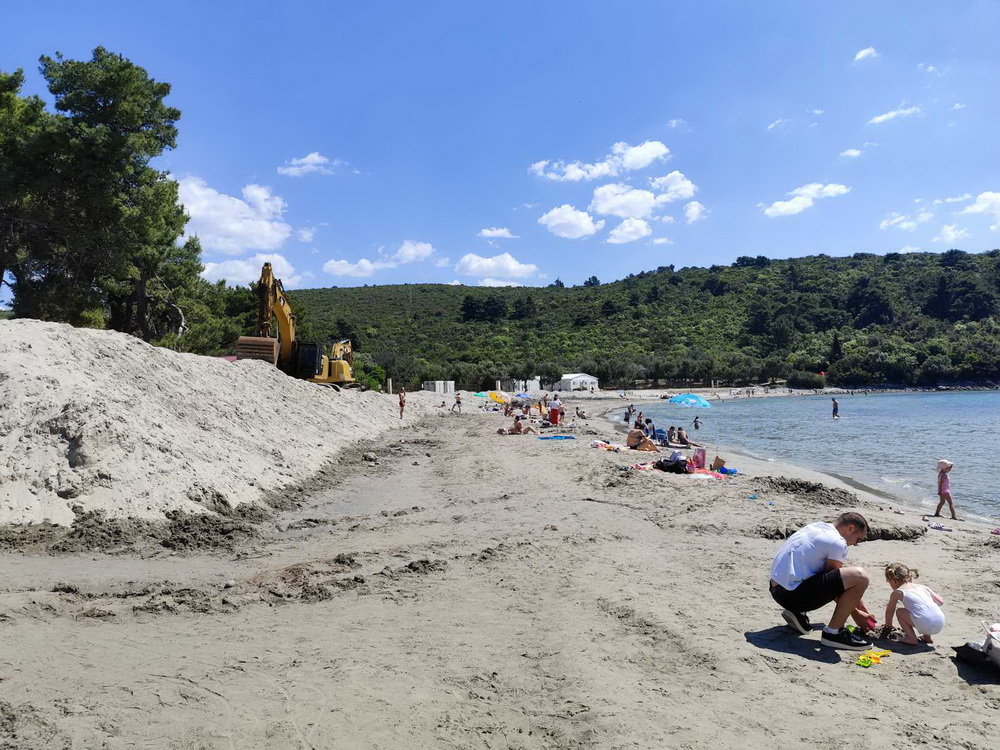 Plaže u Tivtu neuređene jer postupci zakupa nisu okončani Plaže u Tivtu neuređene jer postupci zakupa nisu okončani