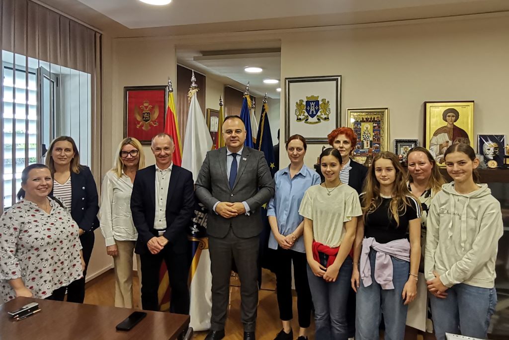 Saradnja muzičkih škola Herceg Novog i Novog Mesta potvrda višedecenijskog prijateljstva dva grada Saradnja muzičkih škola Herceg Novog i Novog Mesta potvrda višedecenijskog prijateljstva dva grada