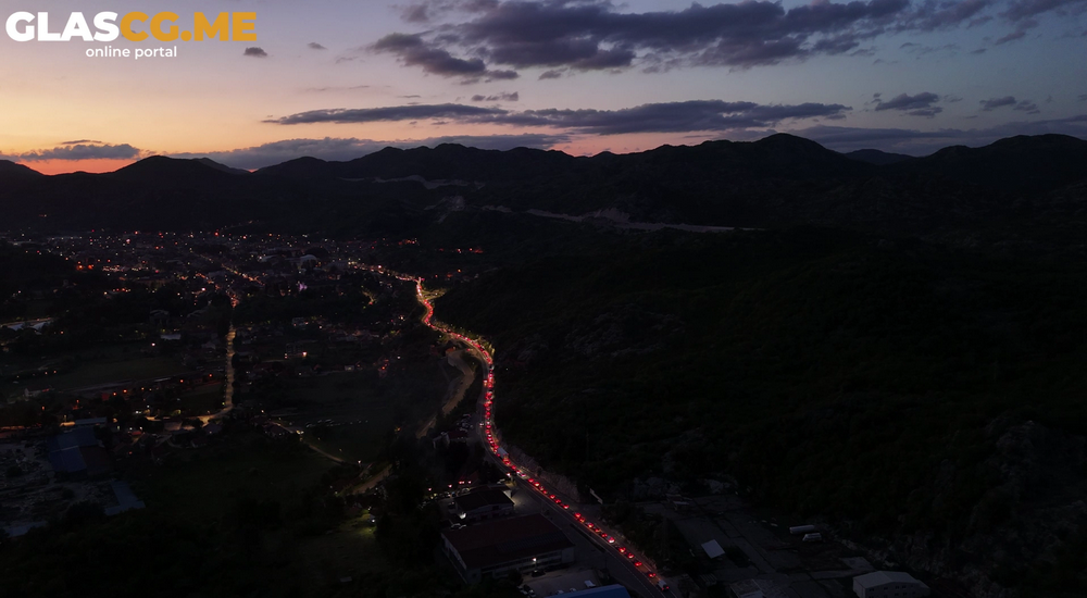 Saobraćajni kolaps ka Budvi i Podgorici nakon trosatne blokade puta (Video)