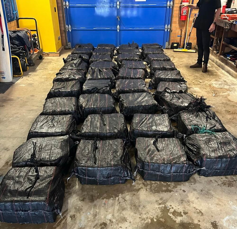 Kokain u vrijednosti 400 miliona dolara pronađen na brodu kod Australije (Video) Kokain u vrijednosti 400 miliona dolara pronađen na brodu kod Australije (Video)