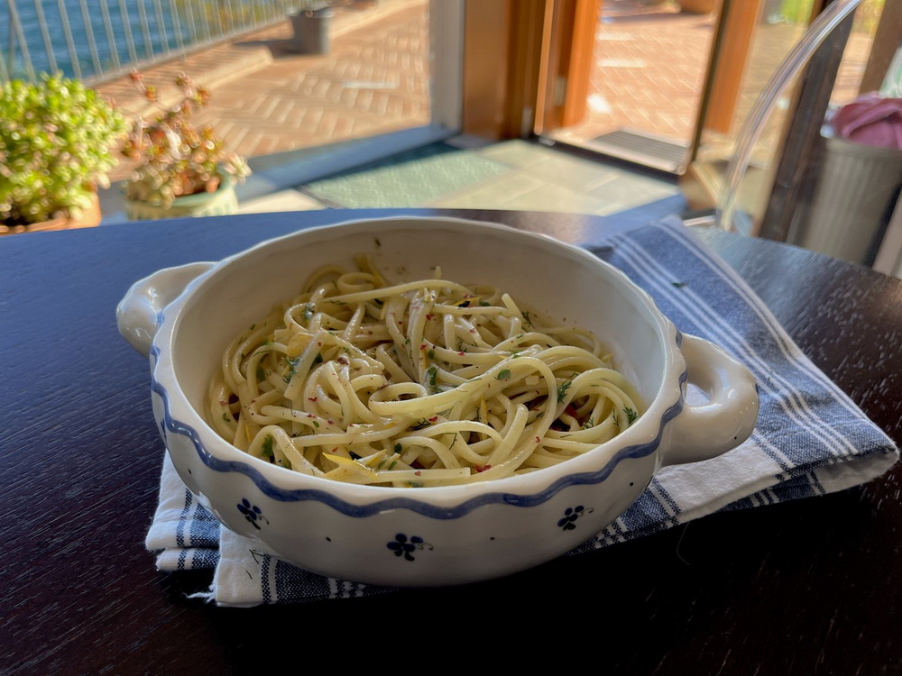Spaghetti sa slanim srdelama Spaghetti sa slanim srdelama