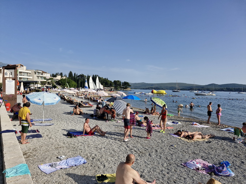 U Crnoj Gori trenutno boravi više od 91.000 turista U Crnoj Gori trenutno boravi više od 91.000 turista