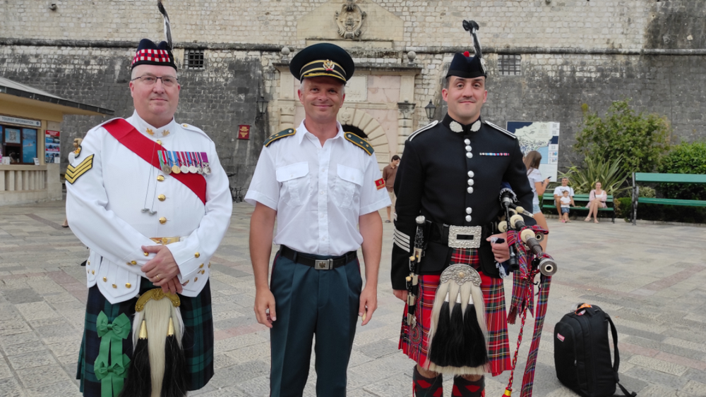 Kotor – Zvuci gajdi na Trgu od oružja Kotor – Zvuci gajdi na Trgu od oružja