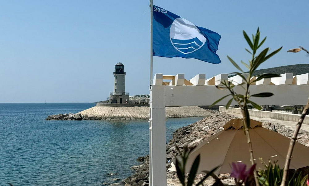 Plava zastavica podignuta na plaži The Chedi Luštica Bay – obilježen početak ljetnje sezone 2025. Plava zastavica podignuta na plaži The Chedi Luštica Bay – obilježen početak ljetnje sezone 2025.
