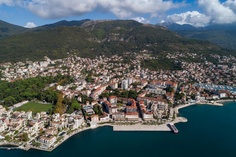 Tivat – Komunalna policija reagovala na više lokacija – nastavljena gradnja uprkos zabrani Tivat – Komunalna policija reagovala na više lokacija – nastavljena gradnja uprkos zabrani