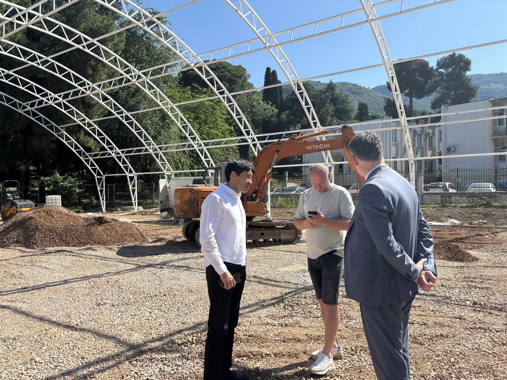 Tivat – U toku radovi na izgradnji balon hale Tivat – U toku radovi na izgradnji balon hale