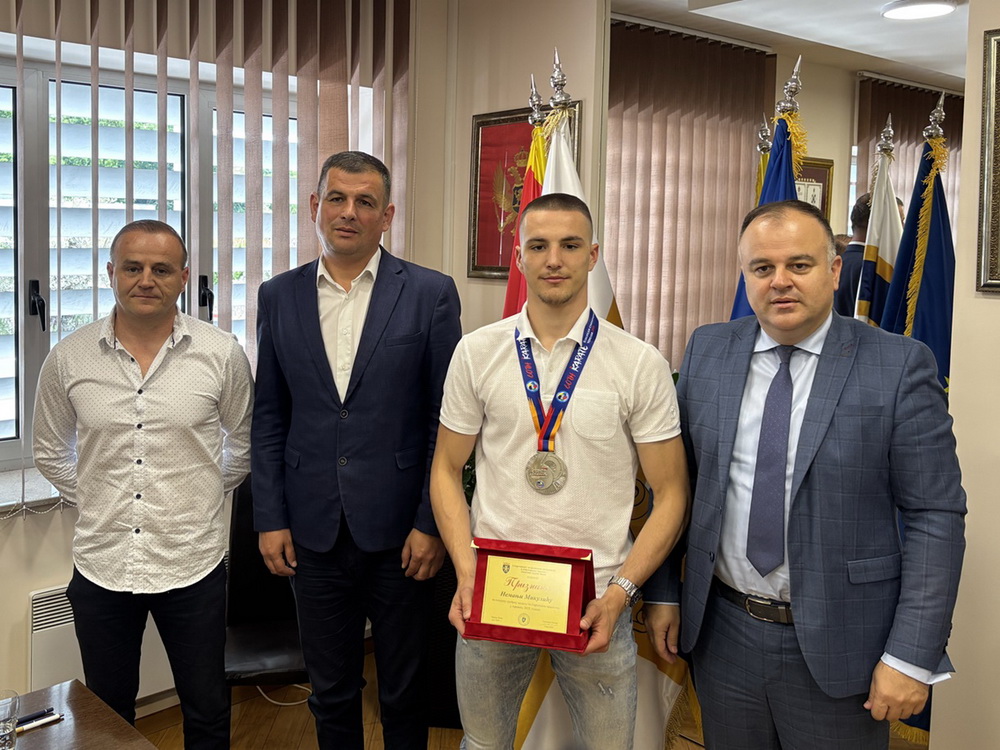 Prijem u Opštini za evropskog vicešampiona Nemanju Mikulića Prijem u Opštini za evropskog vicešampiona Nemanju Mikulića