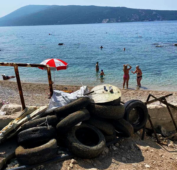 Herceg Novi: Za tri dana iz podmorja izvađeno šest tona otpada Herceg Novi: Za tri dana iz podmorja izvađeno šest tona otpada