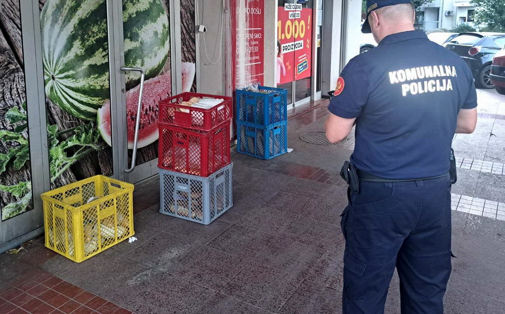 Tivat – Sankcije za trgovce zbog nepropisnog zauzimanja javne površine Tivat – Sankcije za trgovce zbog nepropisnog zauzimanja javne površine