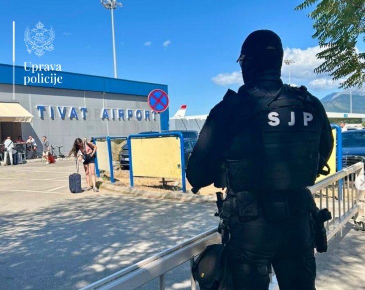 Pojačane mjere bezbjednosti na Aerodromu Tivat tokom ljetnje sezone Pojačane mjere bezbjednosti na Aerodromu Tivat tokom ljetnje sezone