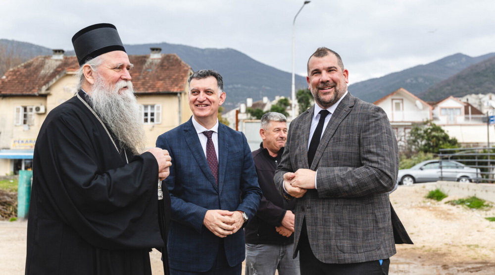Vlada Tivtu, a Opština Mitropoliji ustupa zemljište za gradnju vjerskog objekta Vlada Tivtu, a Opština Mitropoliji ustupa zemljište za gradnju vjerskog objekta