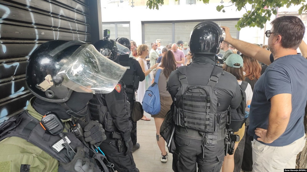 Osmi dan protestnih blokada u Srbiji, policija sprečava blokade u Beogradu Osmi dan protestnih blokada u Srbiji, policija sprečava blokade u Beogradu