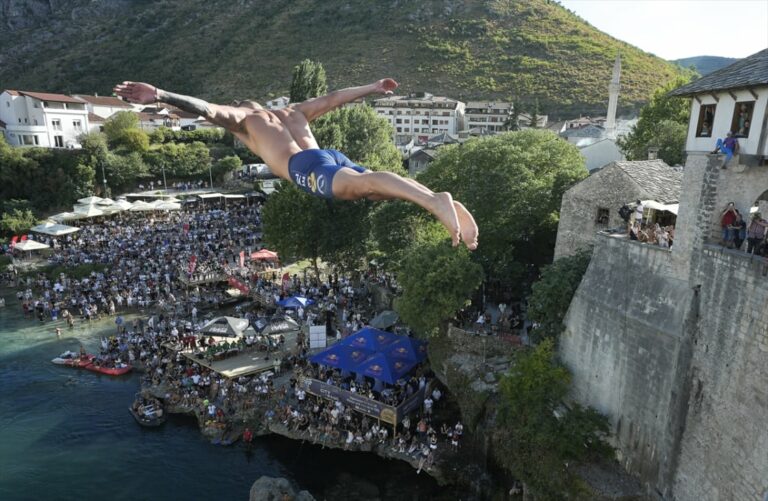 Mostar – Održani tradicionalni 459. skokovi sa Starog mosta