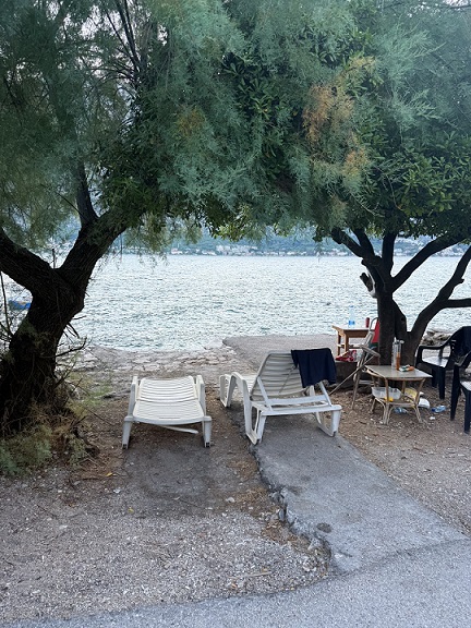 Kotor – Akcija “Ponta” – uklonjeno 55 ležaljki Kotor – Akcija “Ponta” – uklonjeno 55 ležaljki