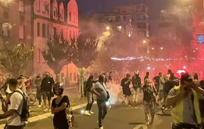 U Novom Sadu: SNS-ovi maskirani plaćenici protiv građana U Novom Sadu: SNS-ovi maskirani plaćenici protiv građana
