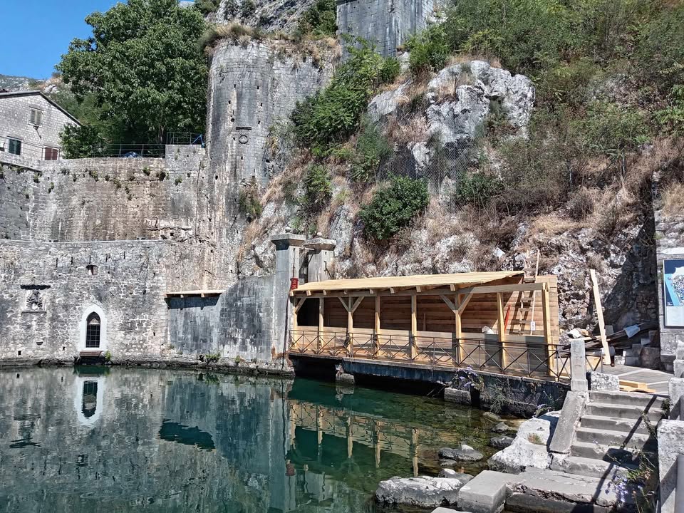 Kotor – zbog izvođenja radova postavljena zaštitna oplata na Gurdiću Kotor – zbog izvođenja radova postavljena zaštitna oplata na Gurdiću
