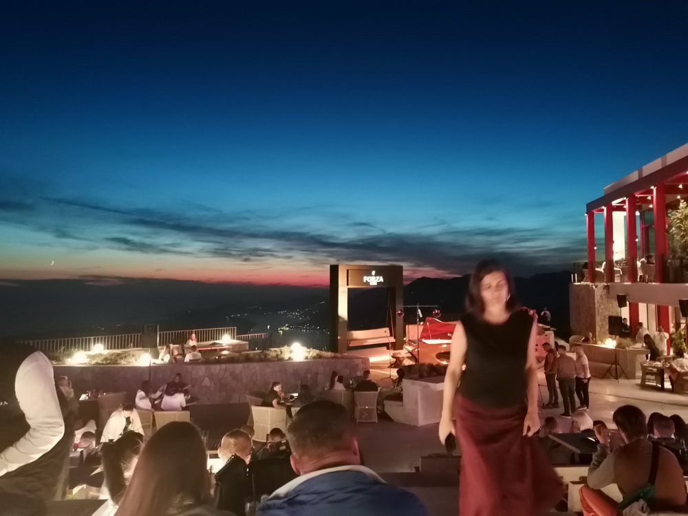 Klavir dio panorame sa Žičare Kuk na Boku Kotorsku Klavir dio panorame sa Žičare Kuk na Boku Kotorsku