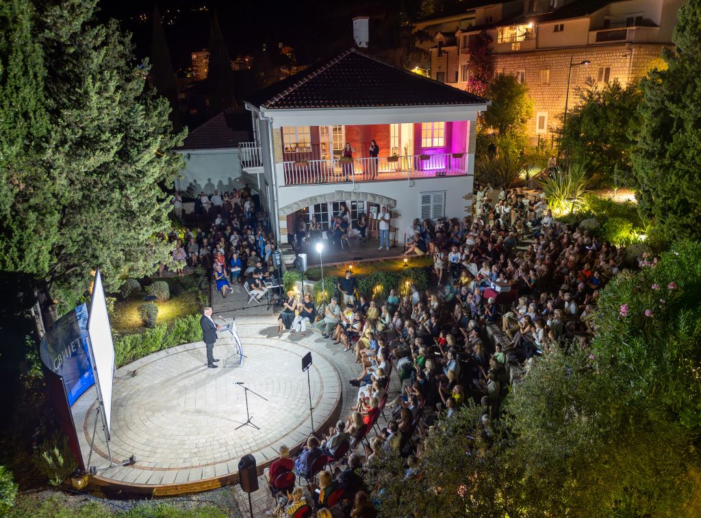 Kovačević: Knjiga nikada neće biti zamijenjena Kovačević: Knjiga nikada neće biti zamijenjena