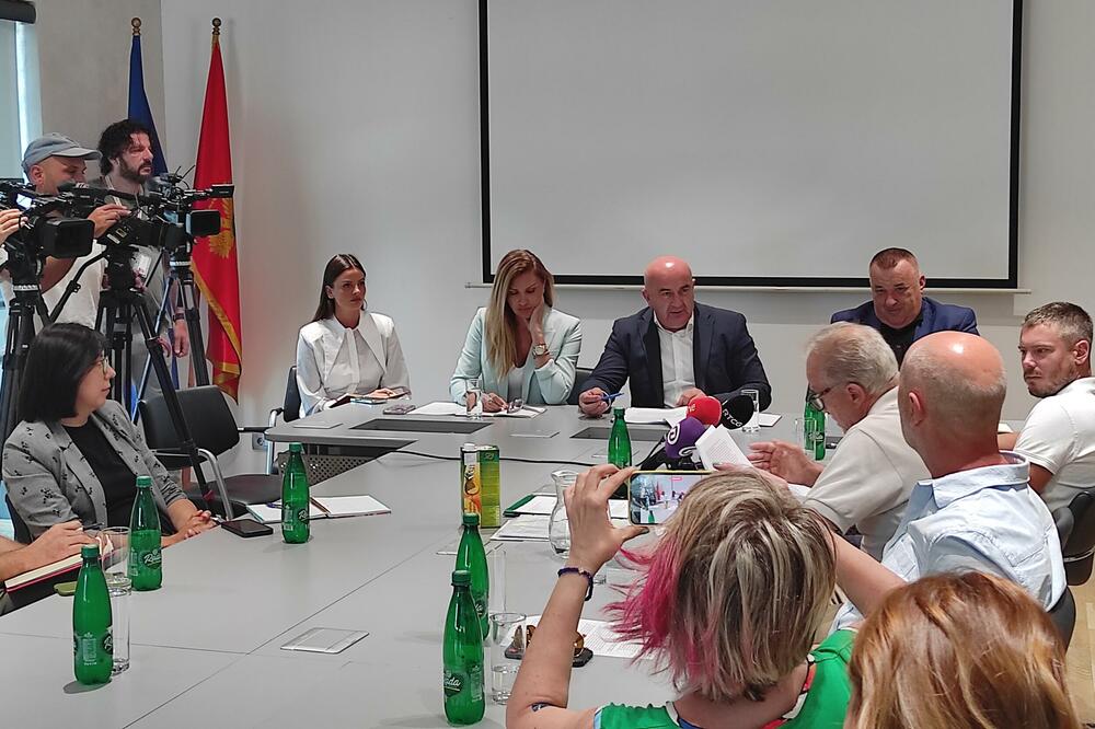 Joković će tražiti formiranje radne grupe od više ministarstava, ribari dali rok dvije sedmice Joković će tražiti formiranje radne grupe od više ministarstava, ribari dali rok dvije sedmice