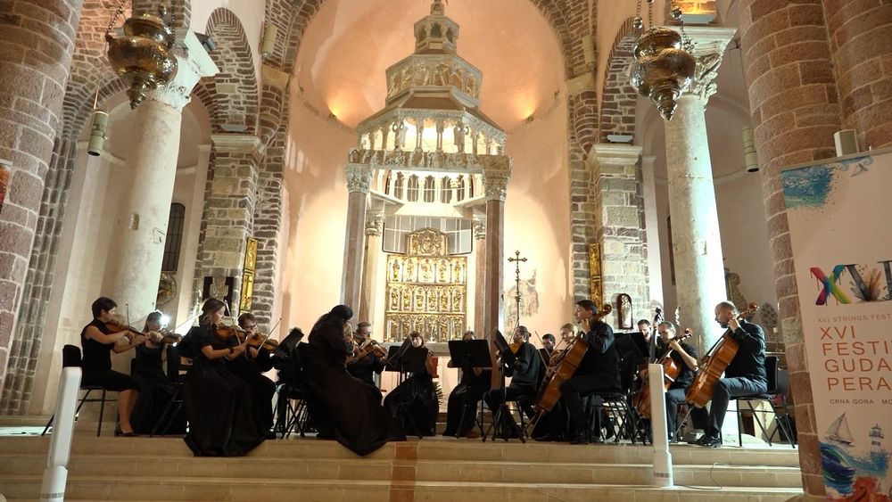 Gudački ansambl Crnogorskog simfonijskog orkestra zatvorio 16. Festival gudača Gudački ansambl Crnogorskog simfonijskog orkestra zatvorio 16. Festival gudača