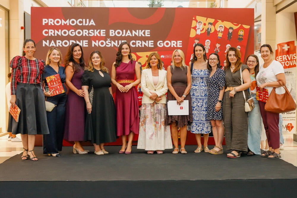 Crnogorska bojanka Narodne nošnje Crne Gore dokaz bogatstva države Crnogorska bojanka Narodne nošnje Crne Gore dokaz bogatstva države