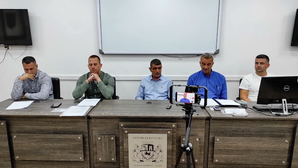 Predstavnici “Grbaljske Liste“ pozivaju na sprovođenje zakona u vezi lokalnih izbora 2024. godine Predstavnici “Grbaljske Liste“ pozivaju na sprovođenje zakona u vezi lokalnih izbora 2024. godine