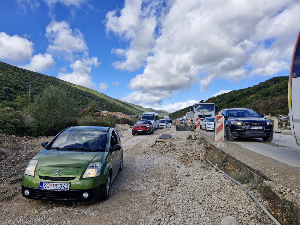 Radanovići – Budva velike gužve u saobraćaju zbog radova…. Radanovići – Budva velike gužve u saobraćaju zbog radova….