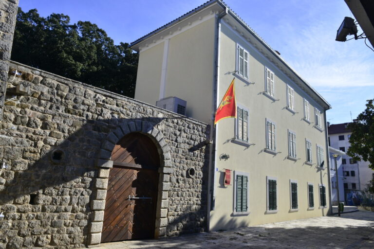 JU Muzej i galerija Tivat planira obradu fonda stare i rijetke knjige i pokretanje inicijative za zaštitu