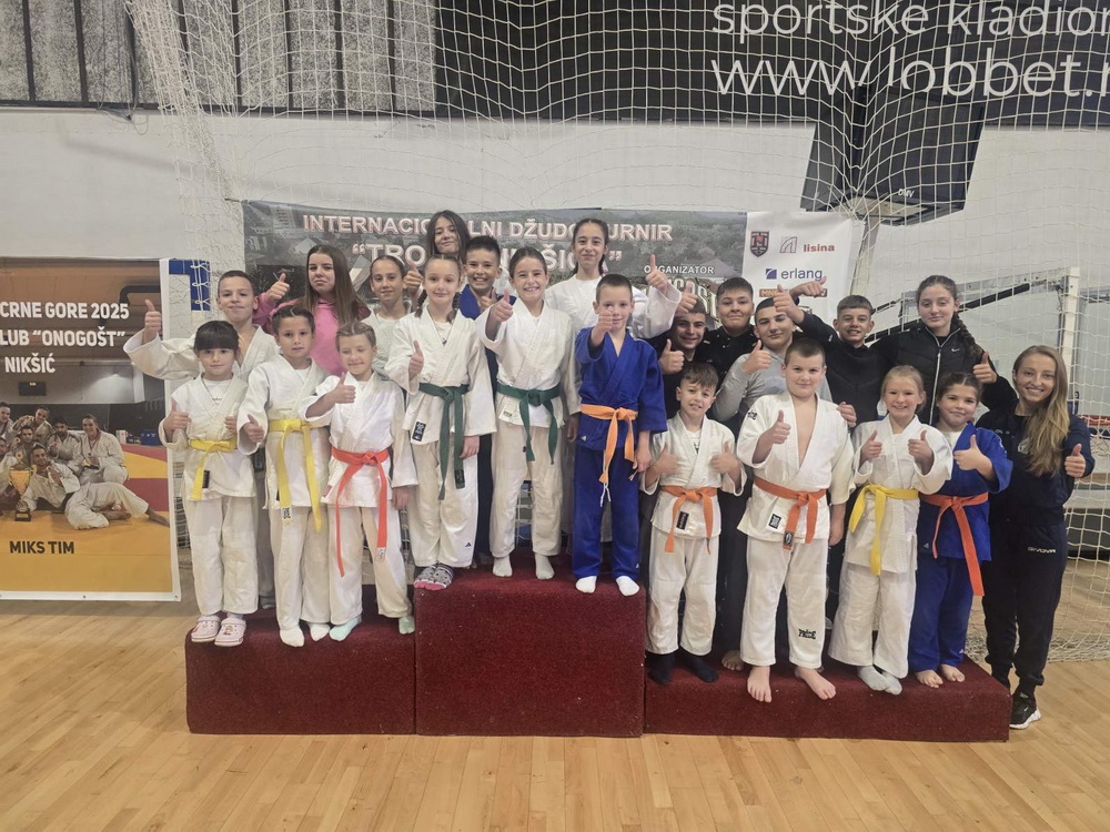 Džudo klub Tivat na dva turnira osvojio 4 pehara i 29 medalja Džudo klub Tivat na dva turnira osvojio 4 pehara i 29 medalja