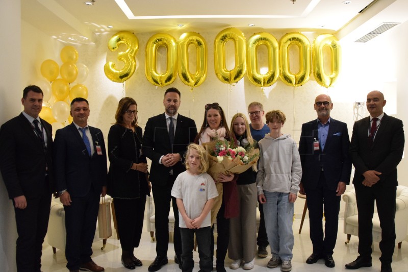 Dubrovnik: U zračnoj luci prvi put dočekan tromilijunti putnik Dubrovnik: U zračnoj luci prvi put dočekan tromilijunti putnik