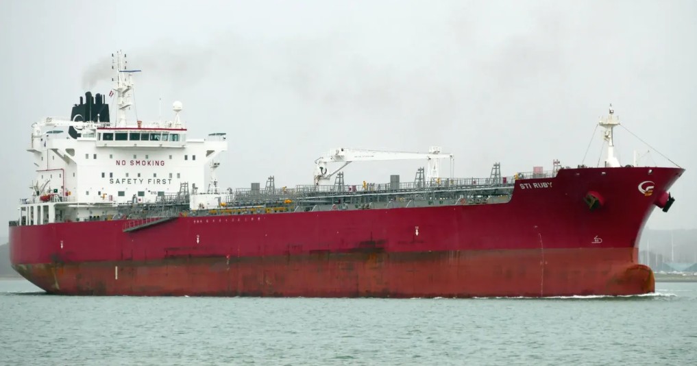 Tokom ukrcaja na tanker prevrnula se brodica s posadom – sedam pomoraca nestalo Tokom ukrcaja na tanker prevrnula se brodica s posadom – sedam pomoraca nestalo