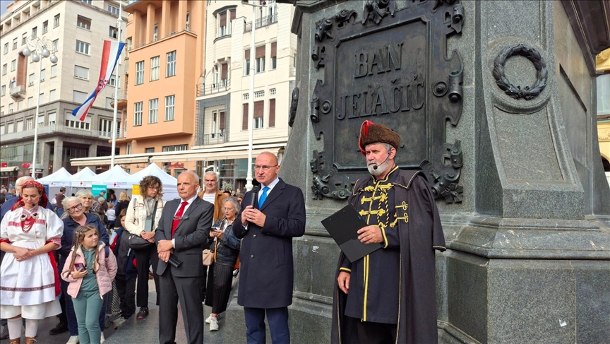 Hrvatska obilježila Dan kravate, simbola nacionalnog identiteta i kulturnog naslijeđa Hrvatska obilježila Dan kravate, simbola nacionalnog identiteta i kulturnog naslijeđa