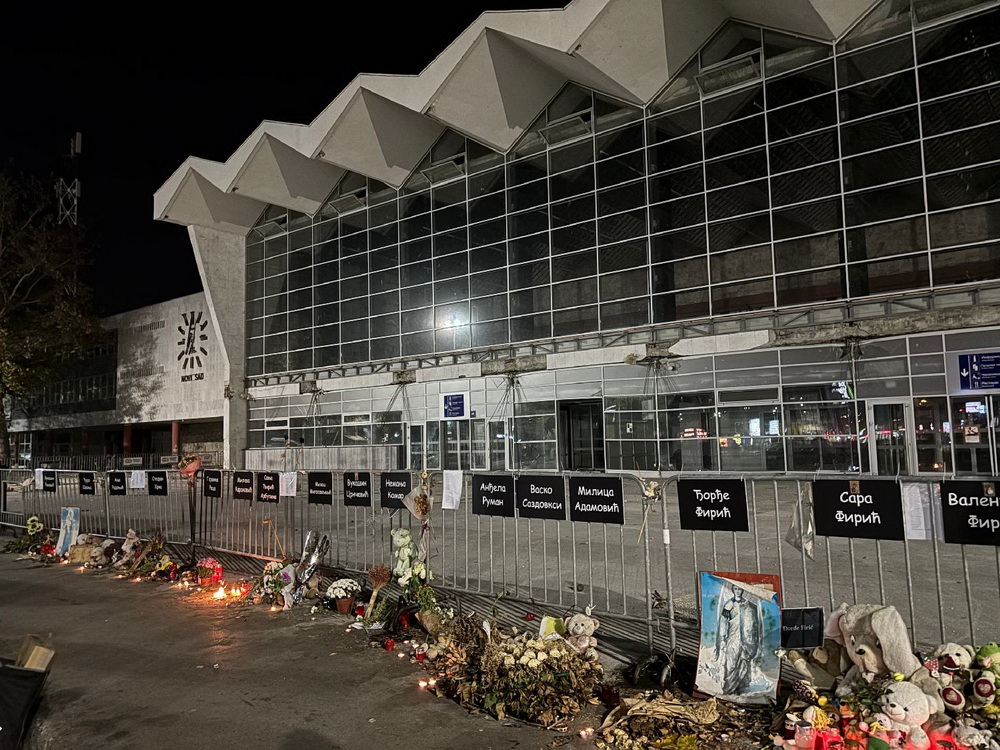 Komemorativni skup žrtvama tragedije na novosadskom kolodvoru Komemorativni skup žrtvama tragedije na novosadskom kolodvoru