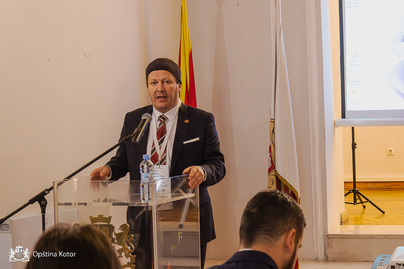 Danilo Mrvaljević na “Danima Miloša Miloševića” u Kotoru najavio jaču saradnju sa arhivistima iz Hrvatske i Sjeverne Makedonije Danilo Mrvaljević na “Danima Miloša Miloševića” u Kotoru najavio jaču saradnju sa arhivistima iz Hrvatske i Sjeverne Makedonije