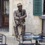 Figura Toma Vejtsa ispred Evergreena