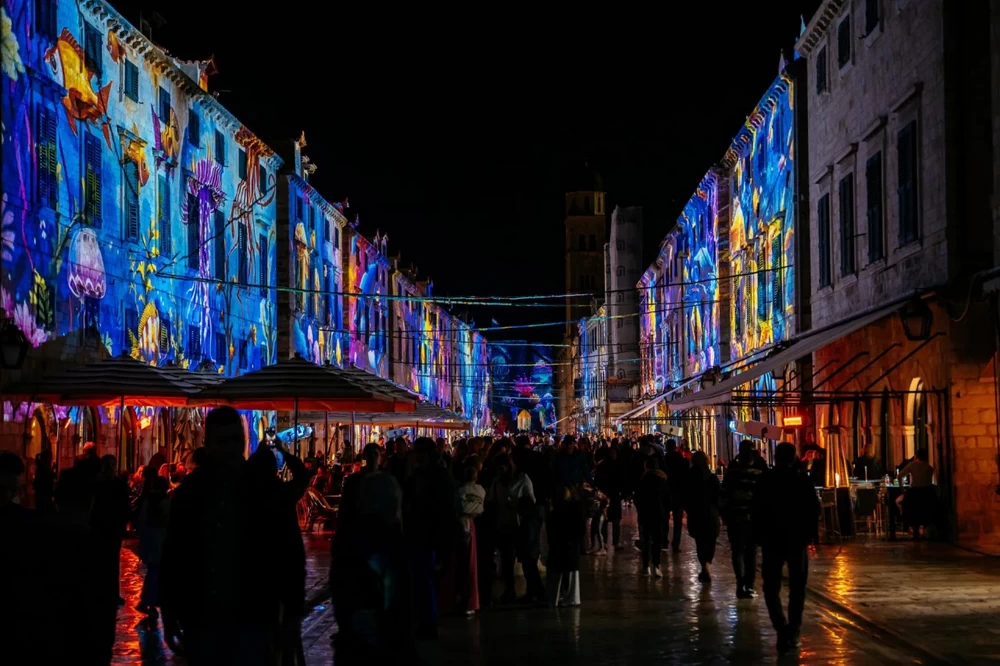 Dubrovnik – Lumiart priredio pravi svjetlosni spektakl u povijesnoj jezgri Dubrovnik – Lumiart priredio pravi svjetlosni spektakl u povijesnoj jezgri