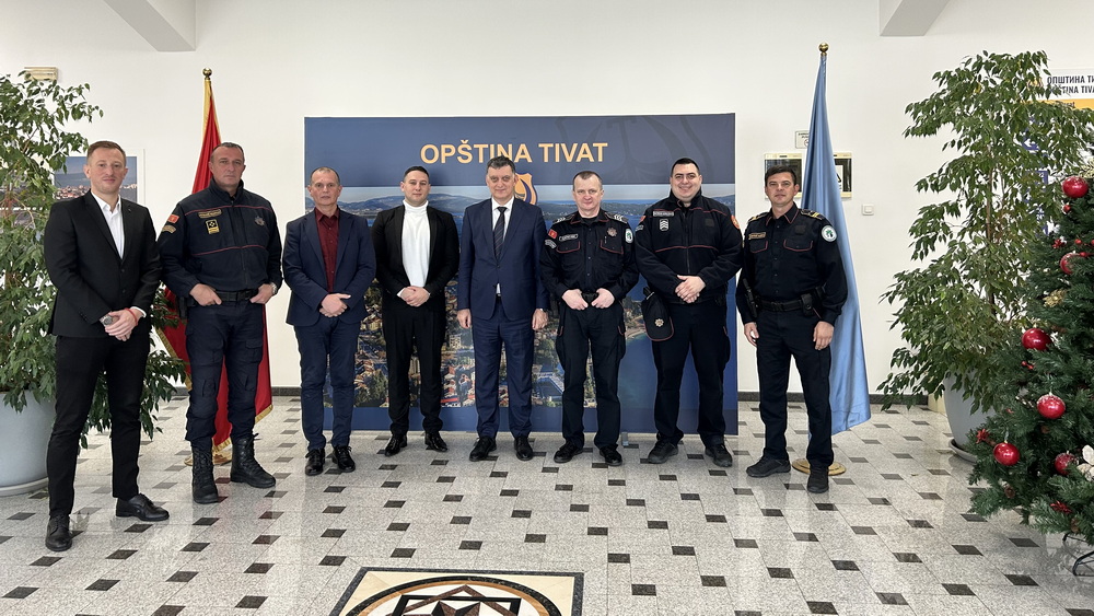 Tivat – Nagrađeni zaslužni policijski službenici Tivat – Nagrađeni zaslužni policijski službenici