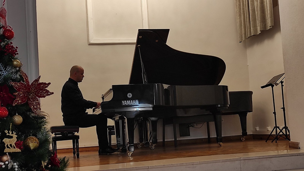 Umjetnički spektakl Amira Džakovića u Crkvi Sv. Duha Umjetnički spektakl Amira Džakovića u Crkvi Sv. Duha