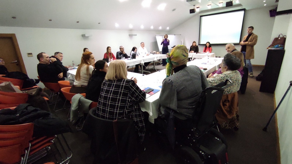 Održana javna tribina o položaju osoba sa invaliditetom u Kotoru Održana javna tribina o položaju osoba sa invaliditetom u Kotoru