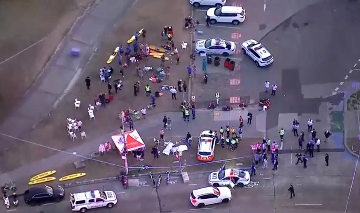 U pucnjavi na plaži Bondi u Sydneyju 12 mrtvih i deseci ozlijeđenih U pucnjavi na plaži Bondi u Sydneyju 12 mrtvih i deseci ozlijeđenih