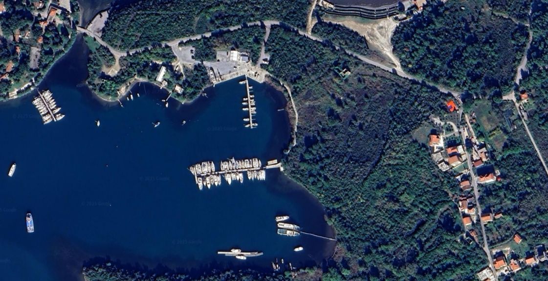 Zaleđe uvale Brdišta u Tivtu – “Kamgelu” 8.000 državnih kvadrata za 2.4 miliona eura Zaleđe uvale Brdišta u Tivtu – “Kamgelu” 8.000 državnih kvadrata za 2.4 miliona eura